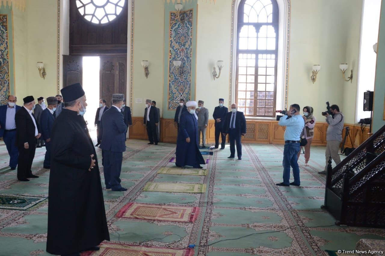 В мечети Тезепир в Баку совершен праздничный намаз (ФОТО)