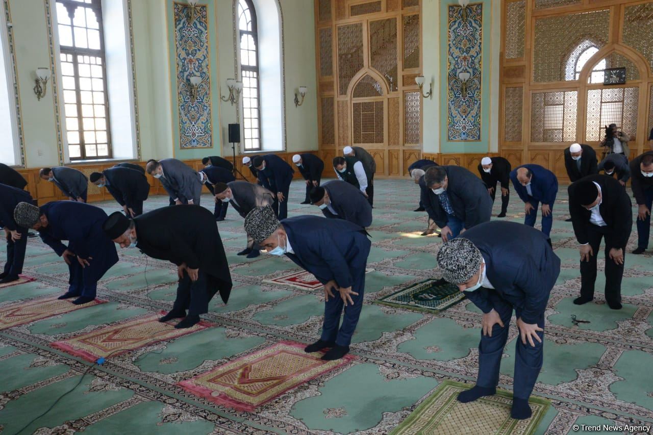В мечети Тезепир в Баку совершен праздничный намаз (ФОТО)