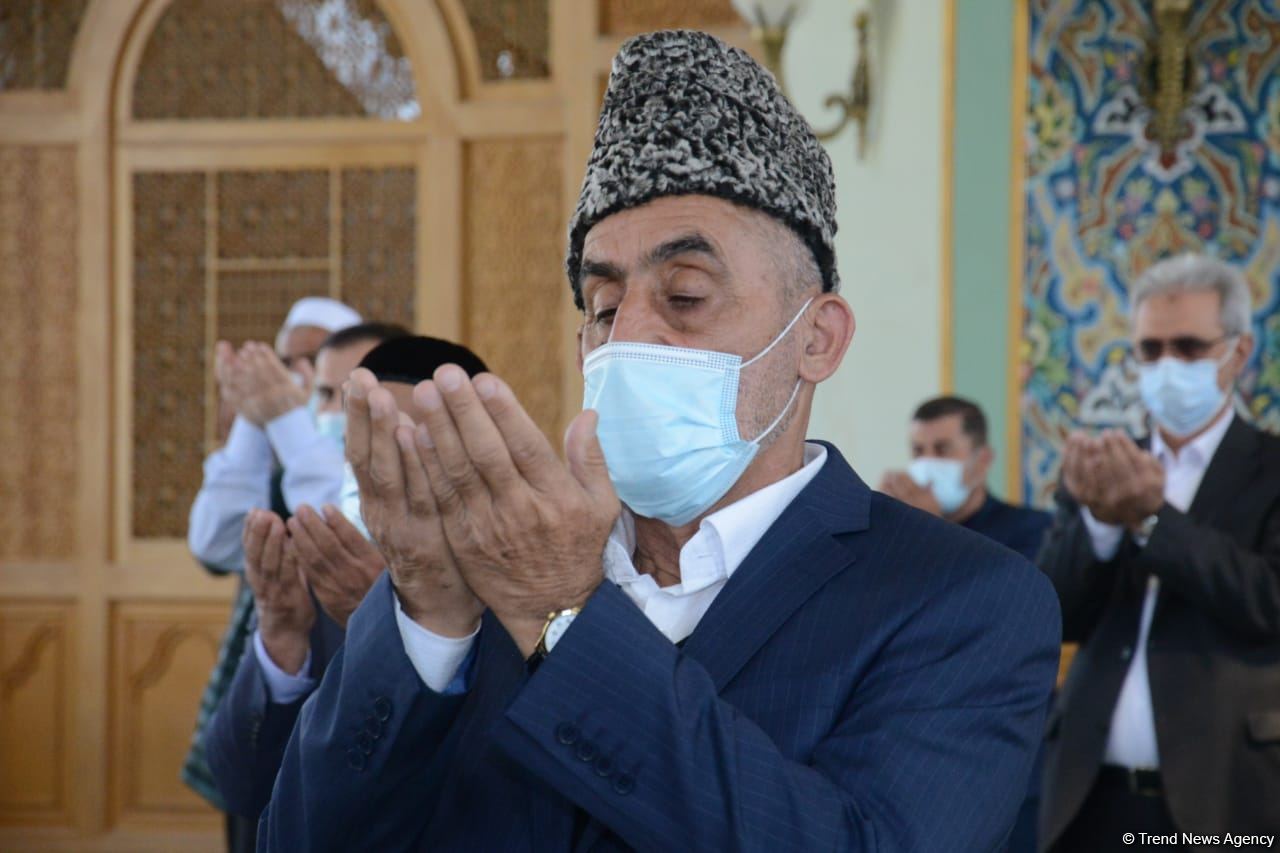 В мечети Тезепир в Баку совершен праздничный намаз (ФОТО)