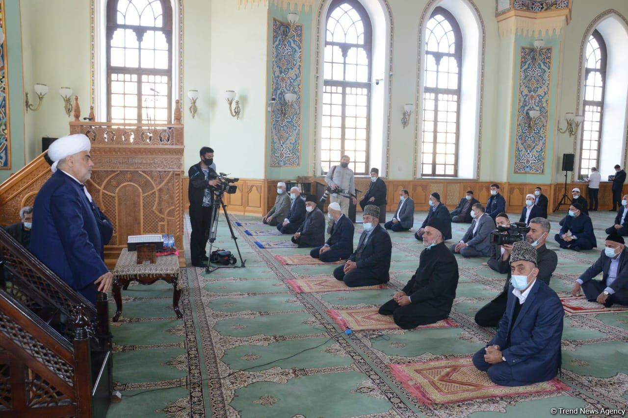 В мечети Тезепир в Баку совершен праздничный намаз (ФОТО)