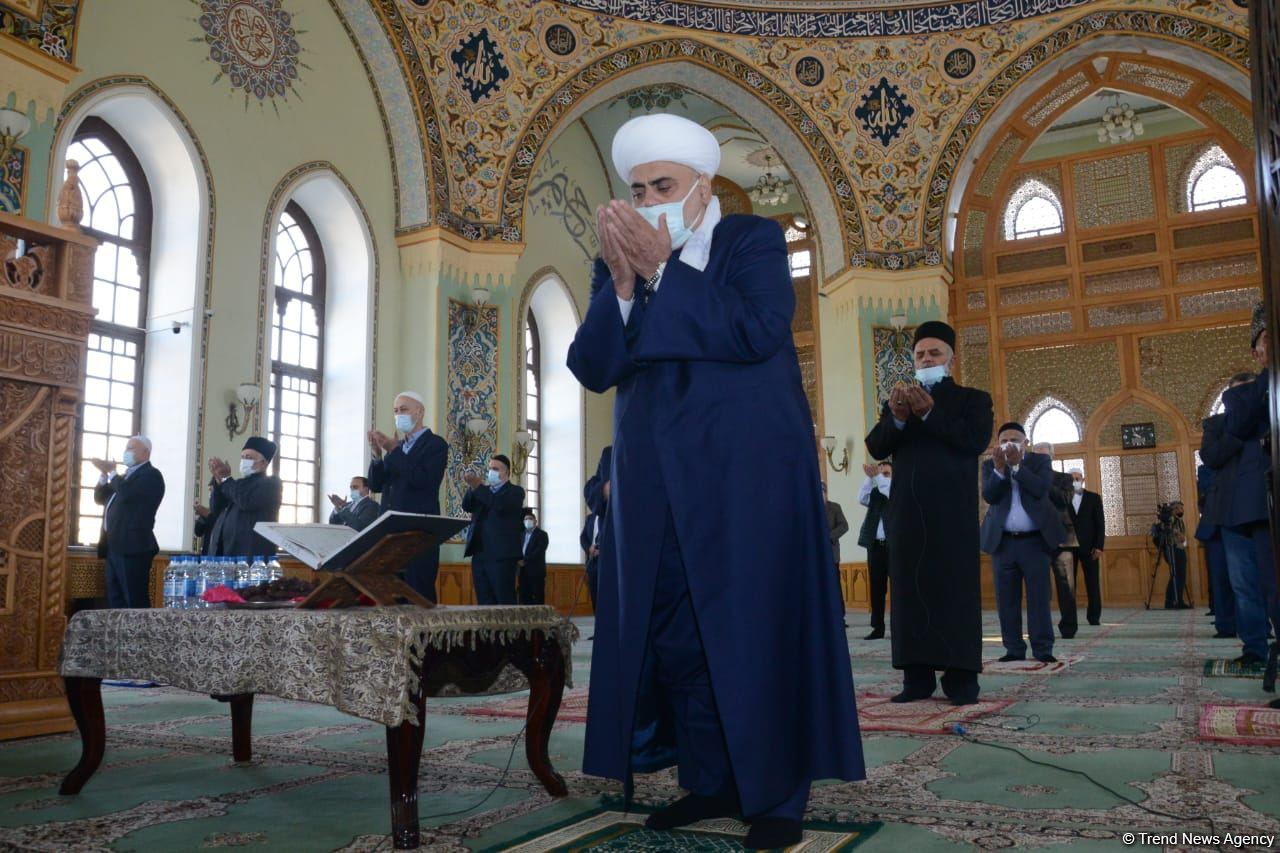 В мечети Тезепир в Баку совершен праздничный намаз (ФОТО)