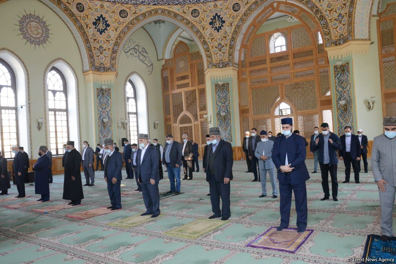 В мечети Тезепир в Баку совершен праздничный намаз (ФОТО)