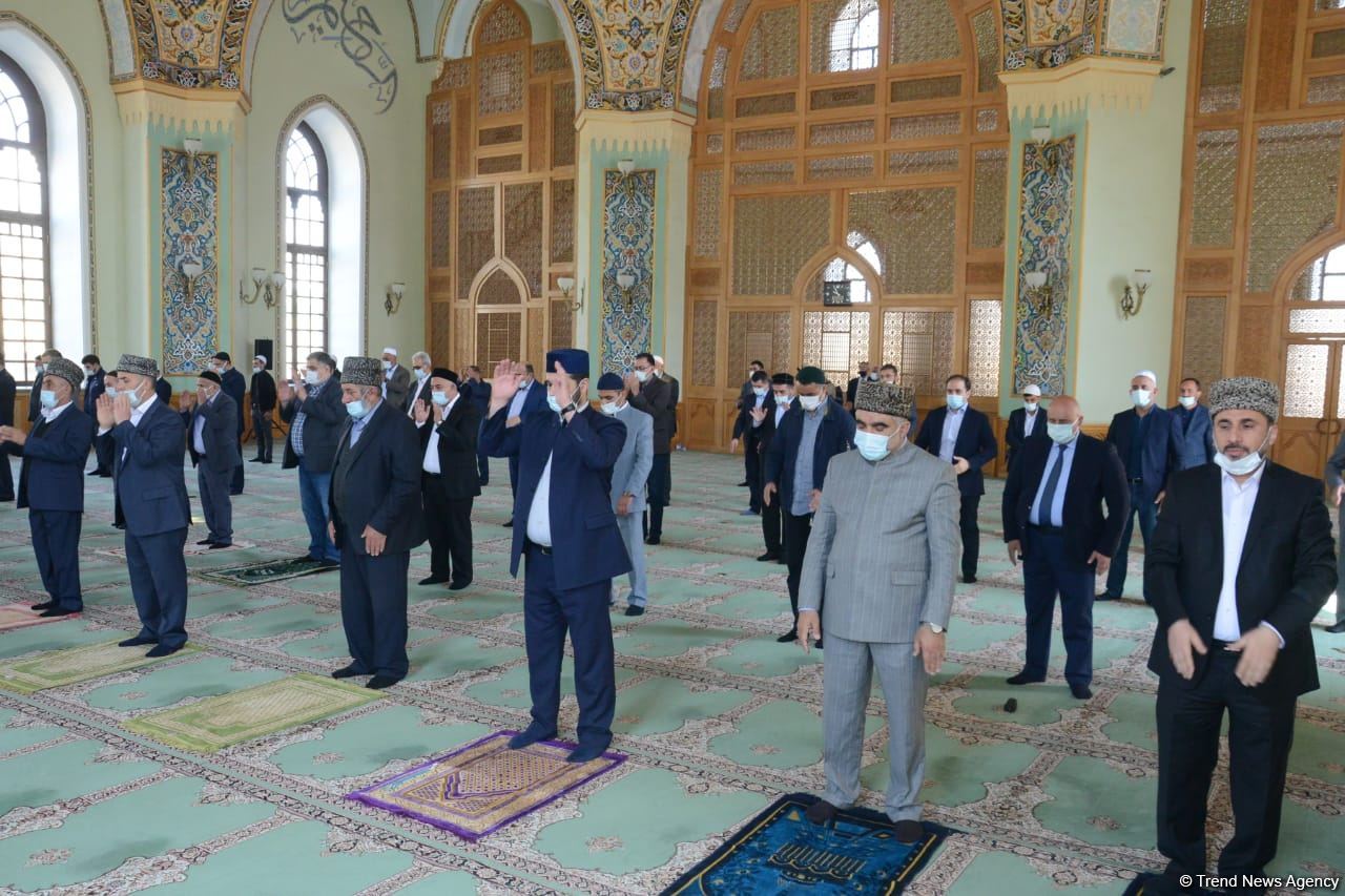 В мечети Тезепир в Баку совершен праздничный намаз (ФОТО)