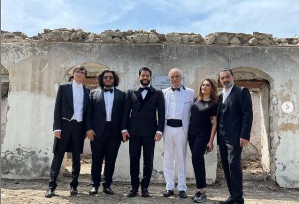 Участники фестиваля "Харыбюльбюль" посетили полуразрушенный дом-музей Бюльбюля в Шуше (ФОТО)