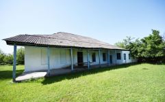 Президент Ильхам Алиев и Первая леди Мехрибан Алиева посетили среднюю школу №1 в поселке Нидж и церковь Святого Елисея «Чотари» (ФОТО)