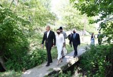 Президент Ильхам Алиев и Первая леди Мехрибан Алиева посетили среднюю школу №1 в поселке Нидж и церковь Святого Елисея «Чотари» (ФОТО)