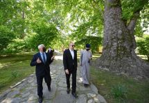 Президент Ильхам Алиев и Первая леди Мехрибан Алиева посетили среднюю школу №1 в поселке Нидж и церковь Святого Елисея «Чотари» (ФОТО)