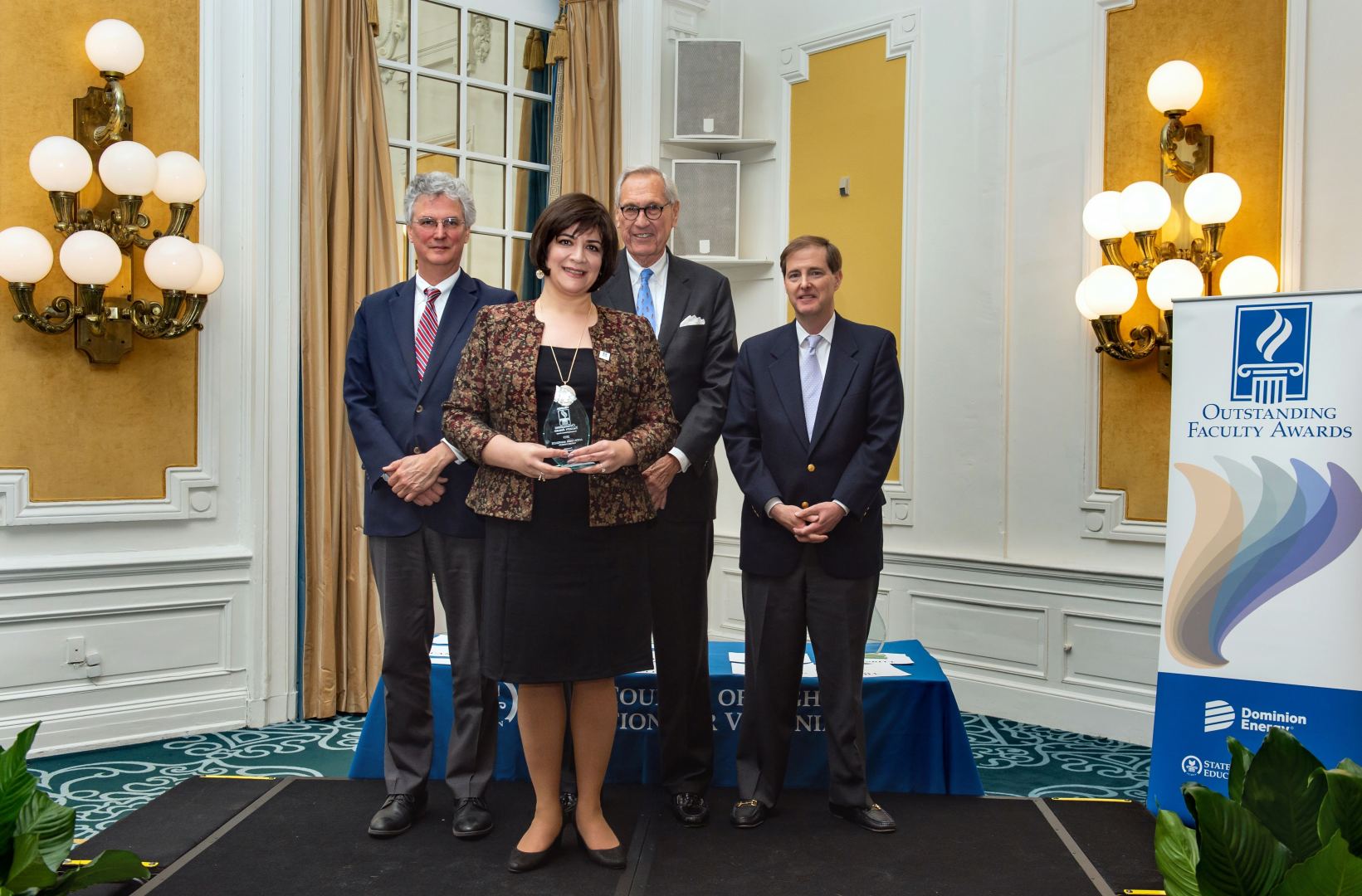 Агидa Манизаде – азербайджанская "царица всех наук" в США: эксклюзивное интервью с членом Клуба миллионеров (ФОТО)