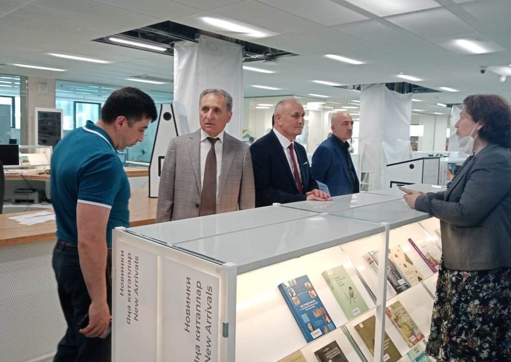 Казанским библиотекам переданы книги о героизме воинов и нефтяников Азербайджана (ФОТО)