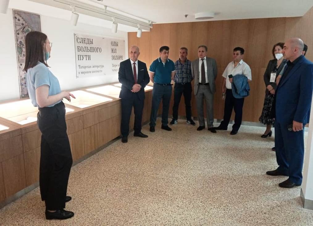 Казанским библиотекам переданы книги о героизме воинов и нефтяников Азербайджана (ФОТО)