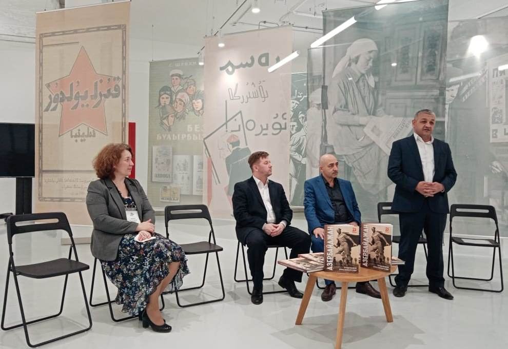 Казанским библиотекам переданы книги о героизме воинов и нефтяников Азербайджана (ФОТО)