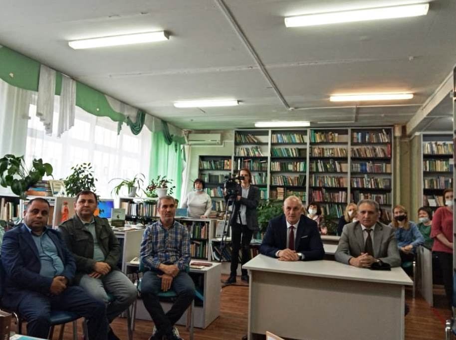 Казанским библиотекам переданы книги о героизме воинов и нефтяников Азербайджана (ФОТО)