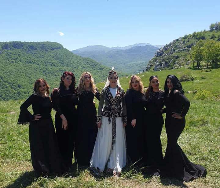 Летала на Джыдыр дюзю, как птица, а вокруг кружили бабочки - заслуженная артистка, танцовщица Этери Джафарова (ВИДЕО, ФОТО)