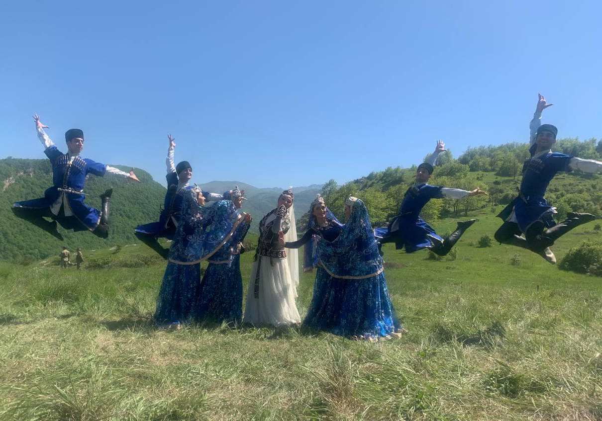 Летала на Джыдыр дюзю, как птица, а вокруг кружили бабочки - заслуженная артистка, танцовщица Этери Джафарова (ВИДЕО, ФОТО)