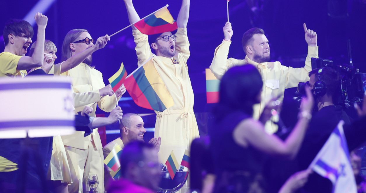 Взрыв эмоций финалистов "Евровидения-2021" после напряженного ожидания (ФОТО)