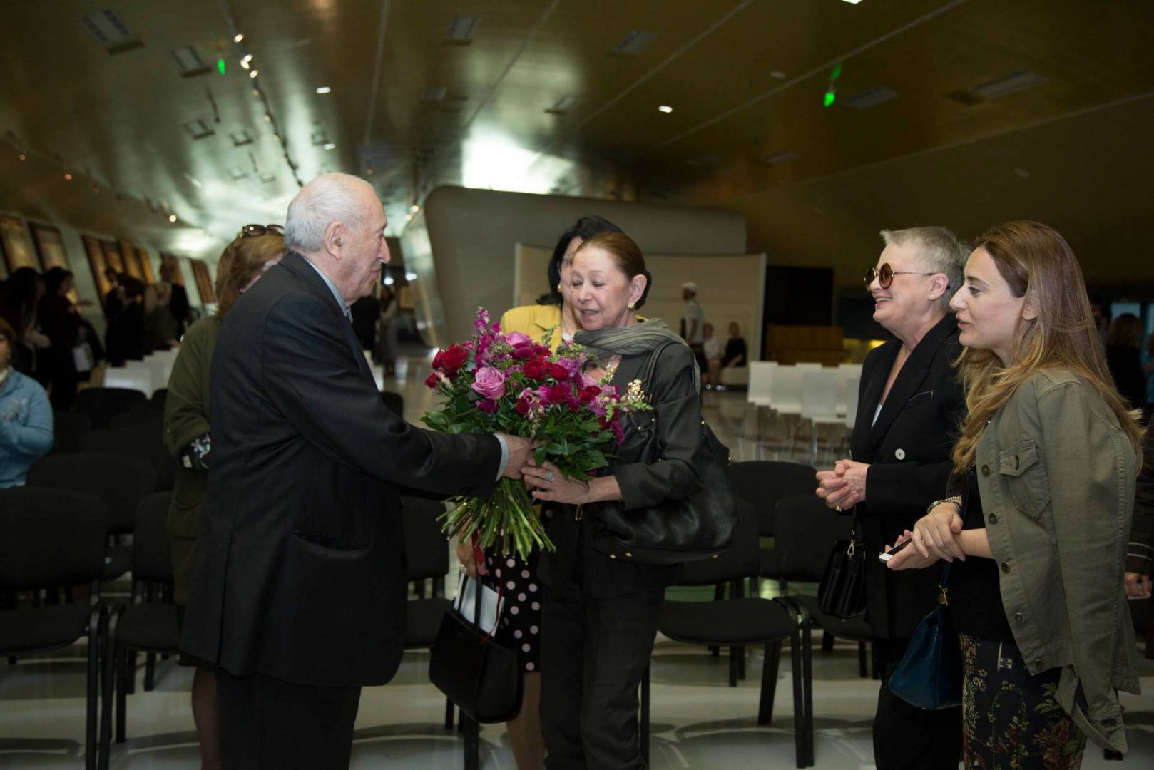 Работы Таира Салахова в коврах. "Было невероятно приятно наблюдать отношения с супругой, которую он трепетно любил" (ФОТО)