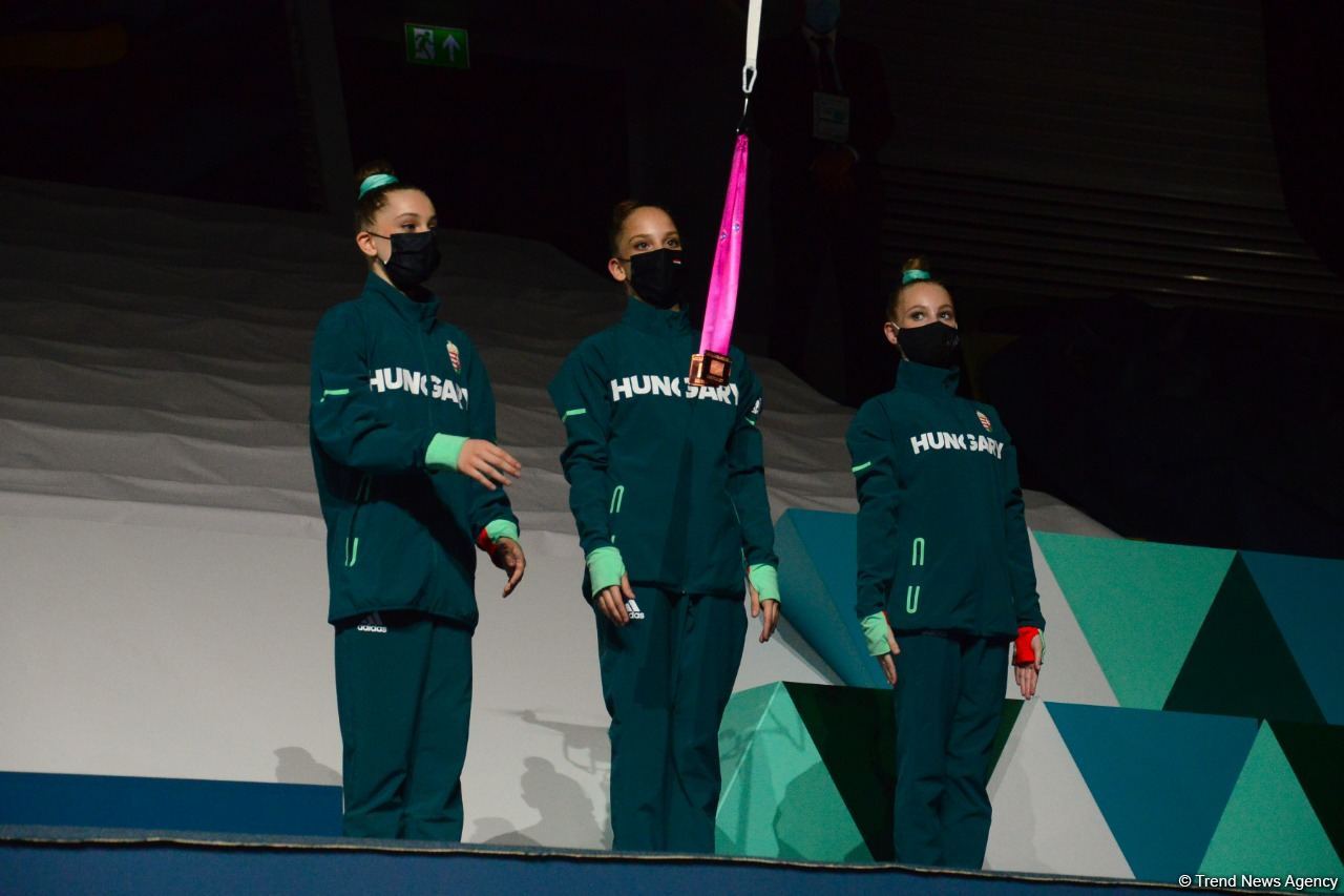 В Баку состоялась церемония награждения победителей Всемирных соревнований по аэробной гимнастике в индивидуальной программе у женщин и среди трио (ФОТО)