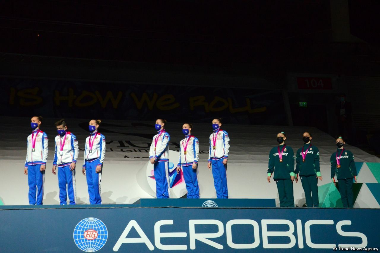 В Баку состоялась церемония награждения победителей Всемирных соревнований по аэробной гимнастике в индивидуальной программе у женщин и среди трио (ФОТО)