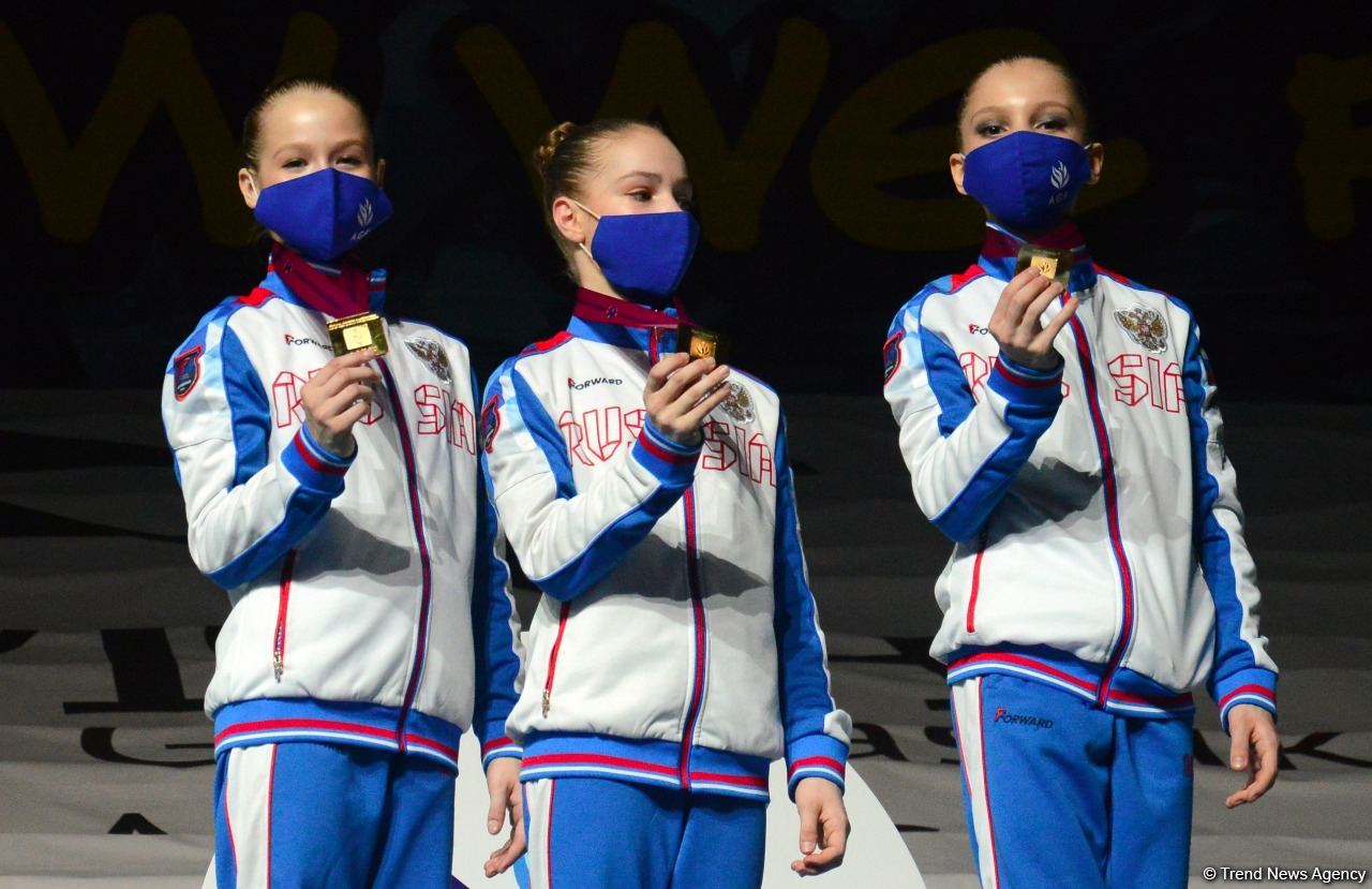 В Баку состоялась церемония награждения победителей Всемирных соревнований по аэробной гимнастике в индивидуальной программе у женщин и среди трио (ФОТО)