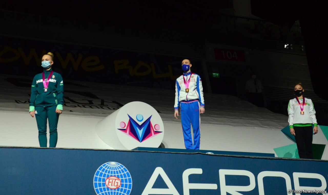 В Баку состоялась церемония награждения победителей Всемирных соревнований по аэробной гимнастике в индивидуальной программе у женщин и среди трио (ФОТО)