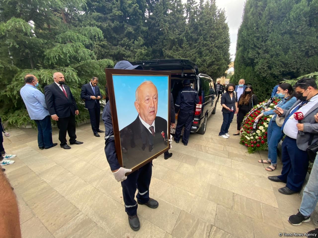 В Баку прошла церемония похорон народного художника Таира Салахова (ФОТО/ВИДЕО)
