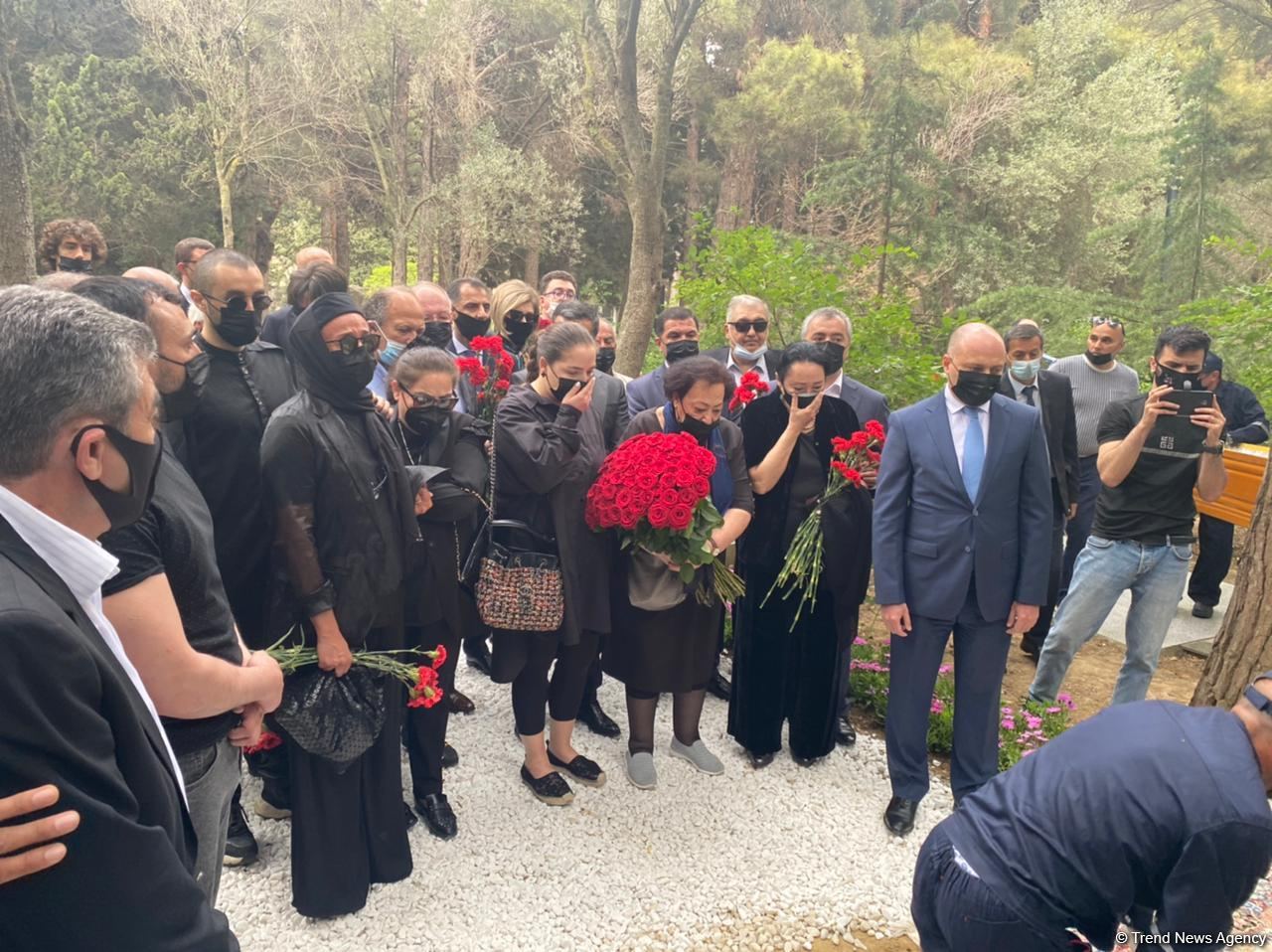 В Баку прошла церемония похорон народного художника Таира Салахова (ФОТО/ВИДЕО)