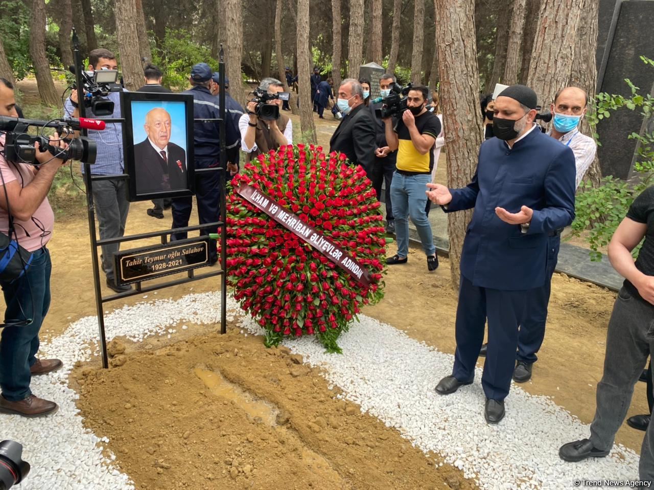 В Баку прошла церемония похорон народного художника Таира Салахова (ФОТО/ВИДЕО)
