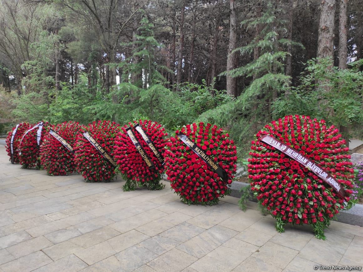 В Баку прошла церемония похорон народного художника Таира Салахова (ФОТО/ВИДЕО)