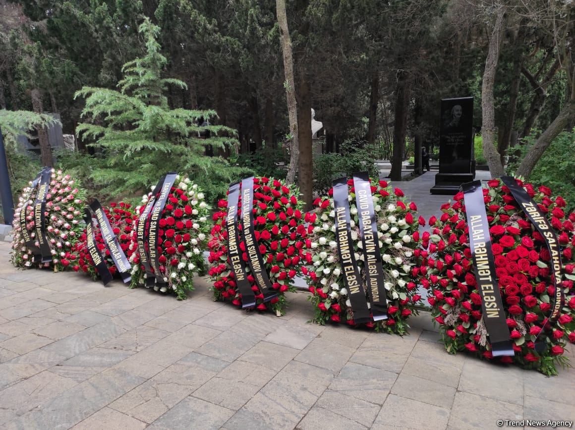 В Баку прошла церемония похорон народного художника Таира Салахова (ФОТО/ВИДЕО)