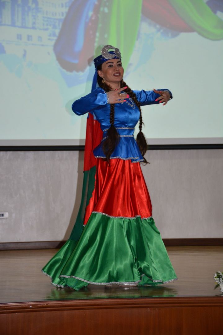 В Азербайджанском высшем военном училище имени Гейдара Алиева прошел концерт в честь Дня Республики (ФОТО)