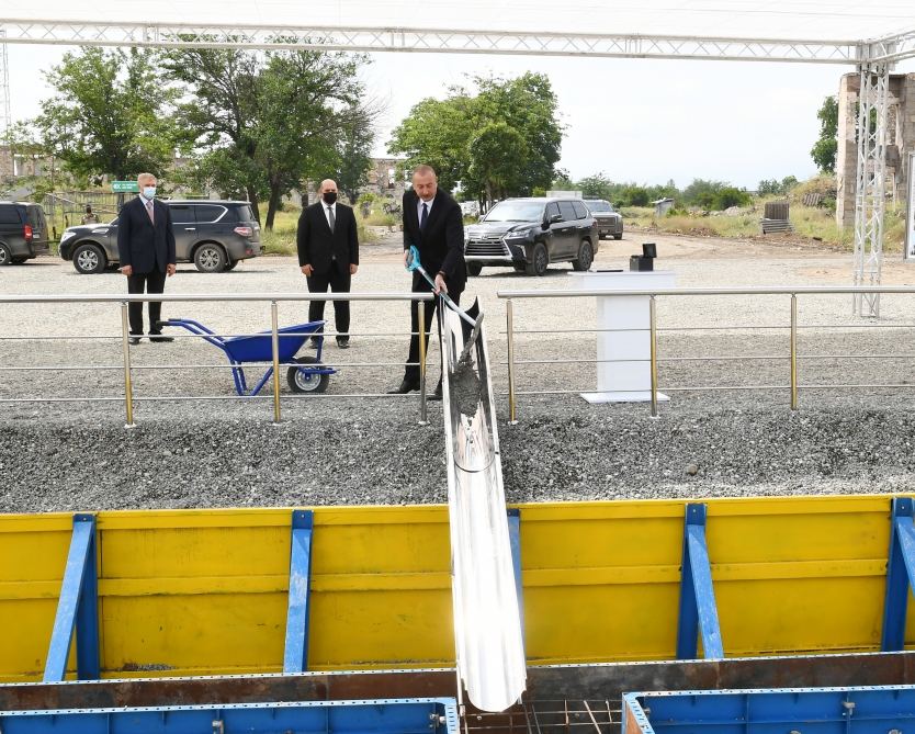 Президент Ильхам Алиев заложил фундамент нового здания Агдамской городской школы номер 1 (ФОТО)
