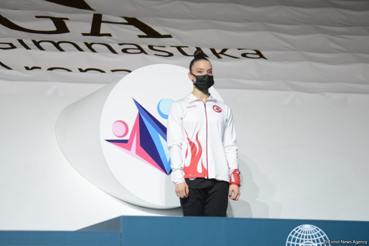 В Баку состоялась церемония награждения победителей ЧМ по аэробике среди трио и в индивидуальной программе у женщин (ФОТО)