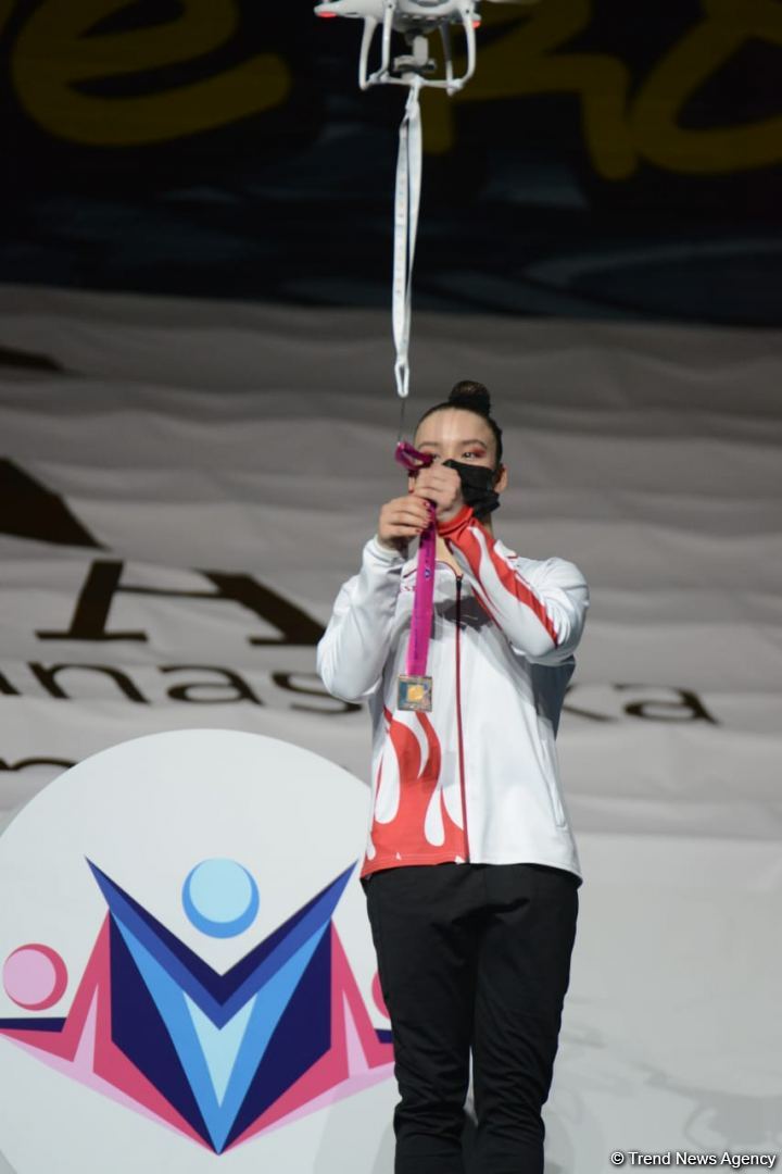 В Баку состоялась церемония награждения победителей ЧМ по аэробике среди трио и в индивидуальной программе у женщин (ФОТО)