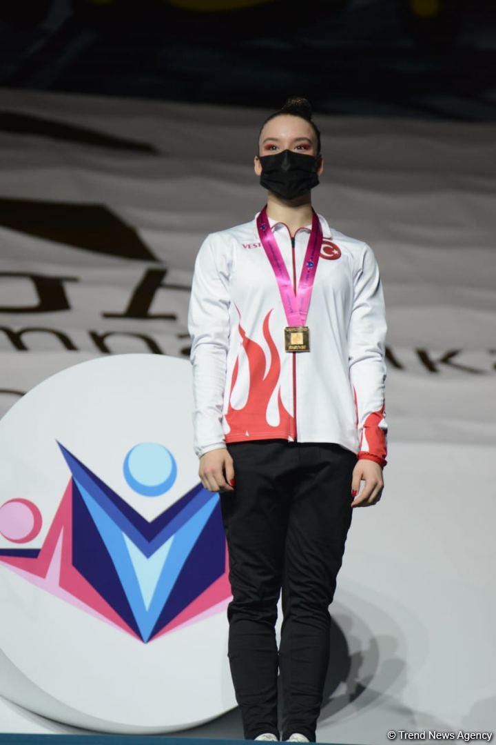 В Баку состоялась церемония награждения победителей ЧМ по аэробике среди трио и в индивидуальной программе у женщин (ФОТО)