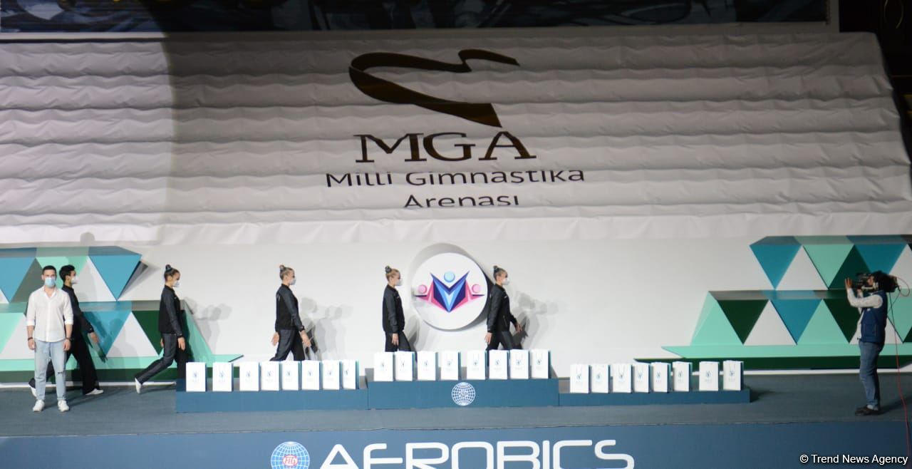 В Баку состоялась церемония награждения победителей ЧМ по аэробике в программе аэростеп (ФОТО)