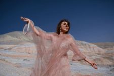 50-летний ветер Уснии Мурватовой на золотисто-красных горах Хызы (ФОТО/ВИДЕО)