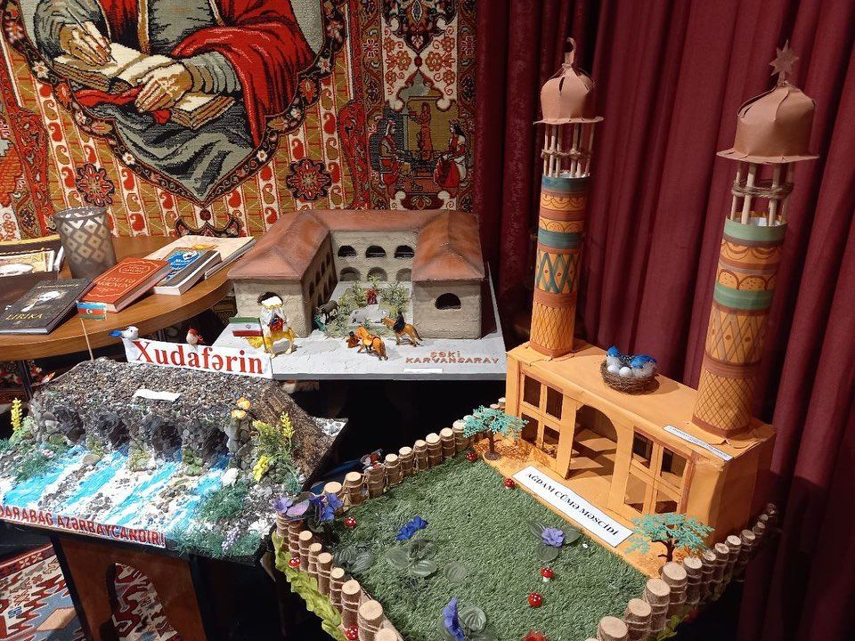 Агдамская мечеть, Худаферинский мост, Шекинский караван-сарай, мавзолеи Низами и Момине-Хатун… - и все это создано умелыми руками (ФОТО)