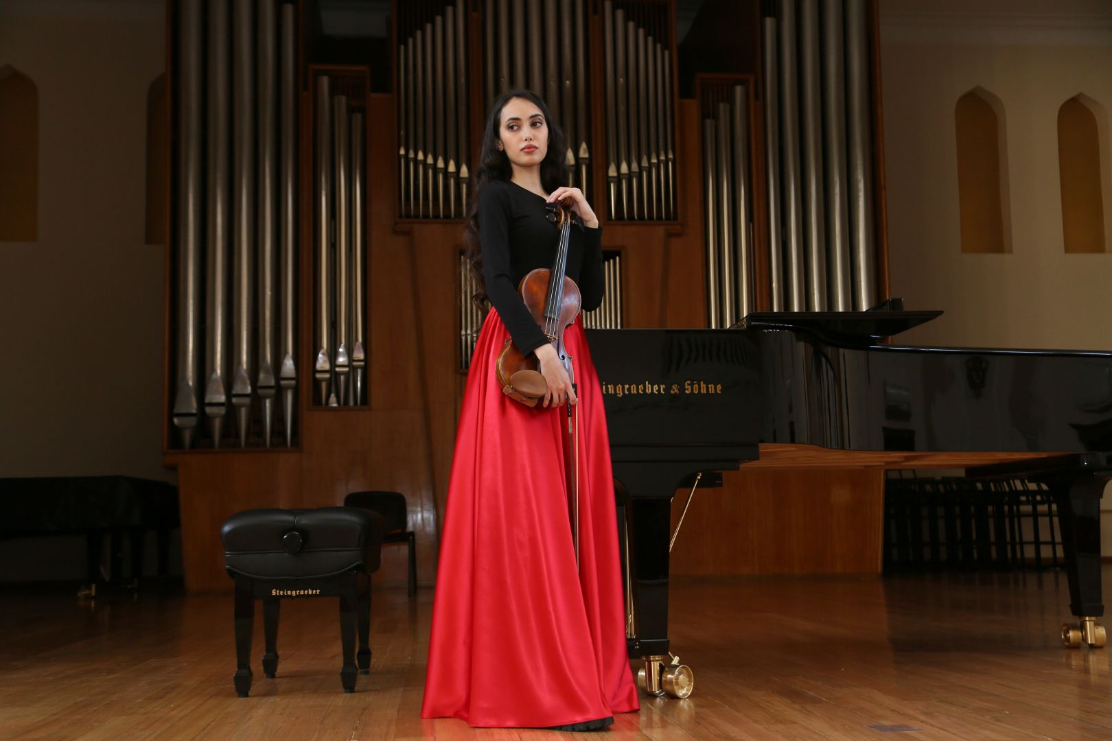 19-летней азербайджанской скрипачке вручен чешский "Оскар" (ФОТО)