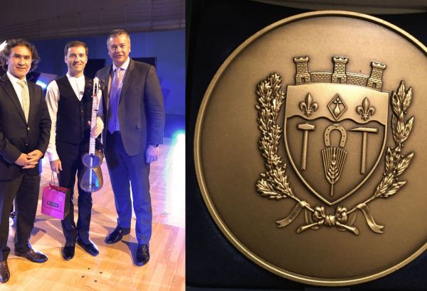 Впервые азербайджанский музыкант удостоен именной медали французского города  Карьер-су-Пуасси  (ВИДЕО, ФОТО)