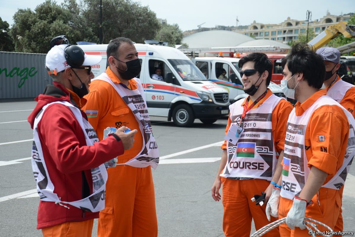 В Баку стартовали свободные заезды Гран-при Азербайджана Формулы-1 (ФОТО)