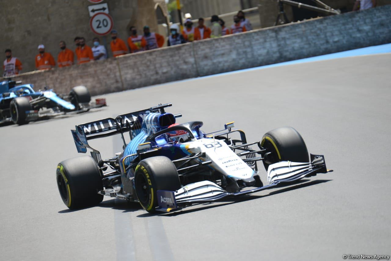 В Баку стартовали свободные заезды Гран-при Азербайджана Формулы-1 (ФОТО)