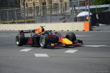 В рамках Гран-при Азербайджана стартовал спринт в классе Формулы-2 (ФОТО)