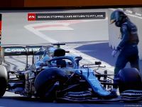 Первая авария в квалификации на Гран-при Азербайджана "Формулы 1" (ФОТО)