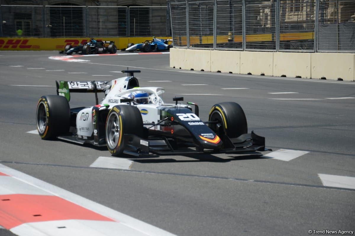 В рамках Гран-при Азербайджана стартовал спринт в классе Формулы-2 (ФОТО)