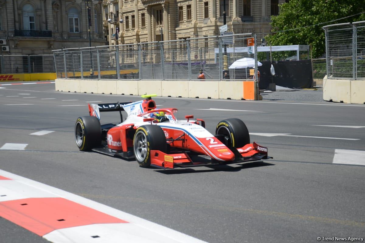 В рамках Гран-при Азербайджана стартовал спринт в классе Формулы-2 (ФОТО)