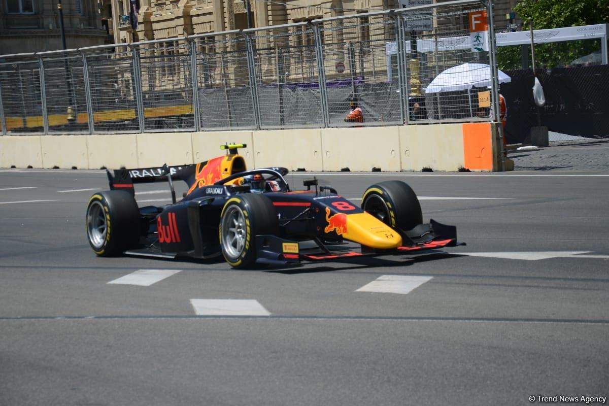 В рамках Гран-при Азербайджана стартовал спринт в классе Формулы-2 (ФОТО)