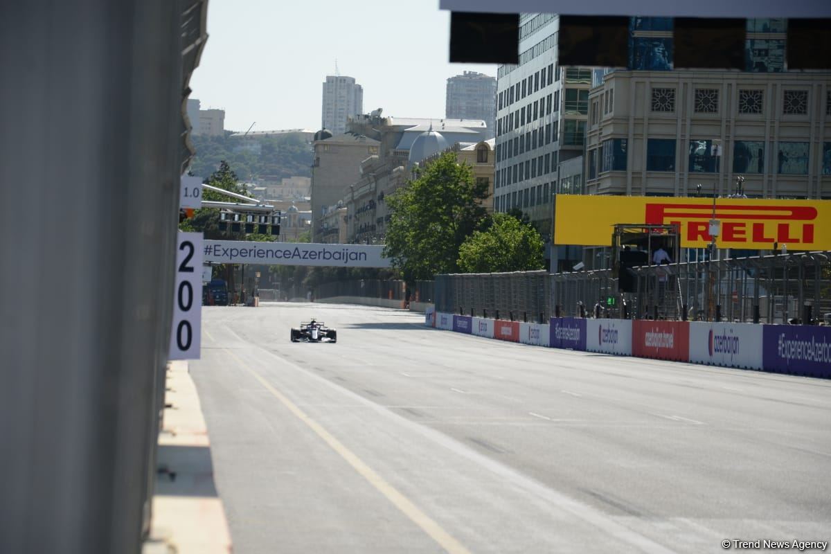 В рамках Гран-при Азербайджана "Формулы 1" начался квалификационный заезд в классе F1 (ФОТО)
