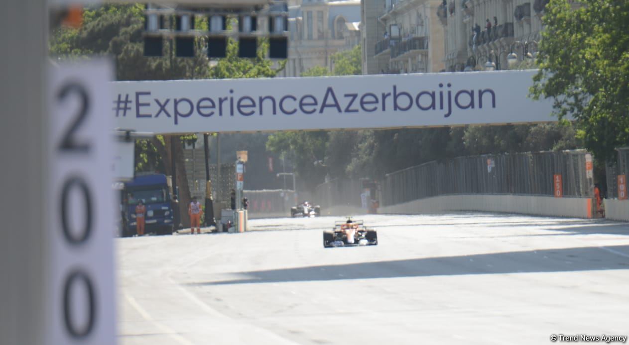 В рамках Гран-при Азербайджана "Формулы 1" начался квалификационный заезд в классе F1 (ФОТО)