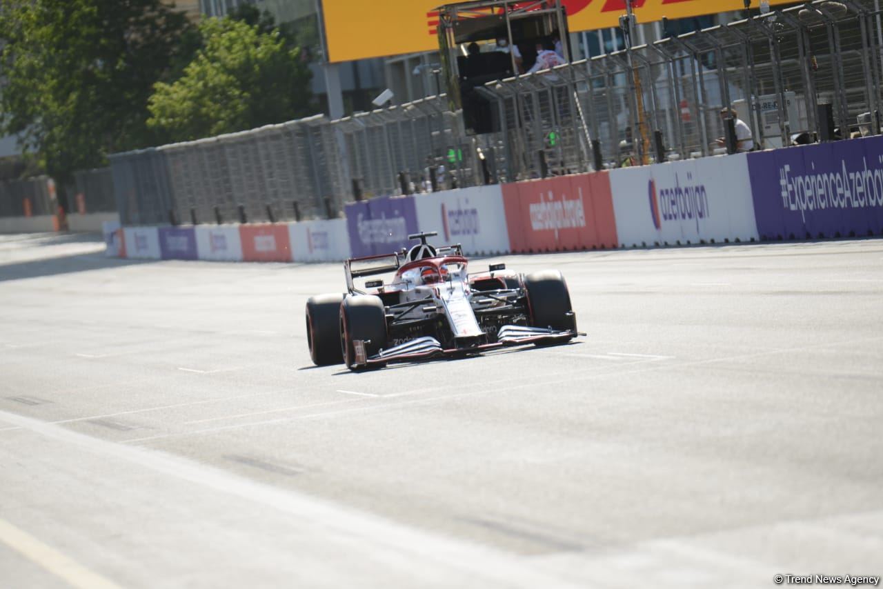 В рамках Гран-при Азербайджана "Формулы 1" начался квалификационный заезд в классе F1 (ФОТО)