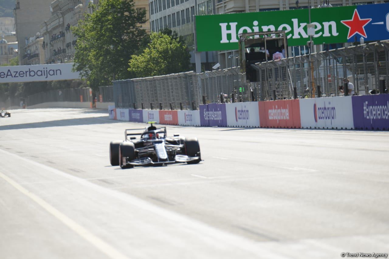 В рамках Гран-при Азербайджана "Формулы 1" начался квалификационный заезд в классе F1 (ФОТО)